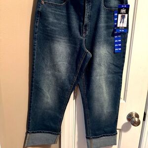 Frye Women’s Classic Denim loose straight leg Jeans. New with tags. Size 10/30.